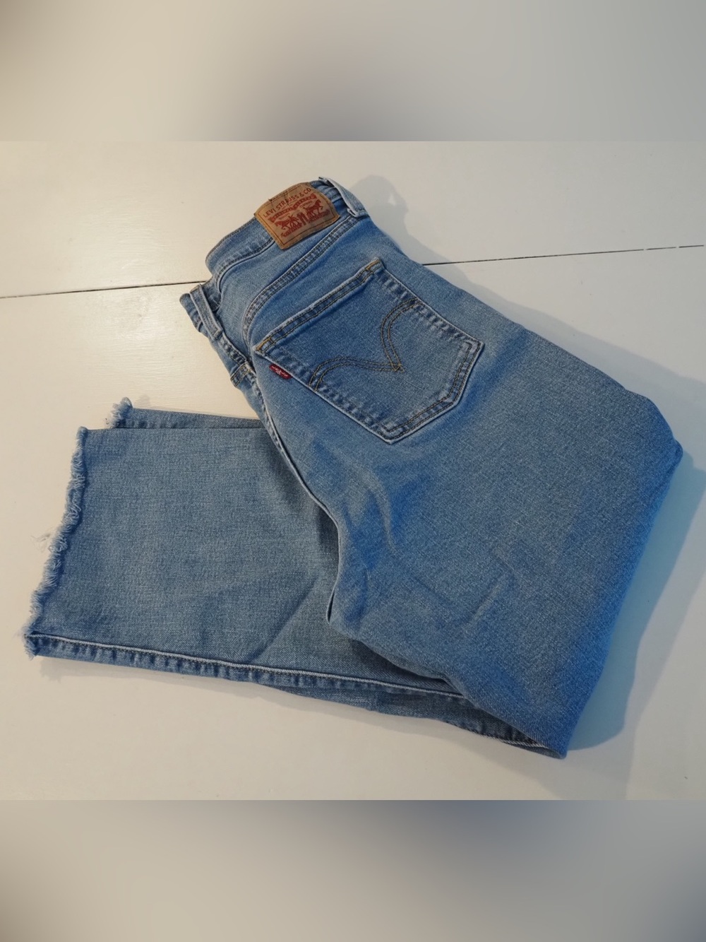 Levi's Women's ribcage light wash jeans